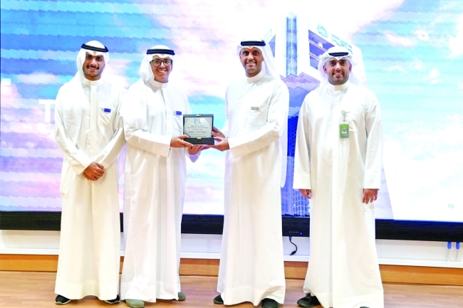 «بيت التمويل» يقدم ورشة عمل تثقيفية لطلبة «GUST»