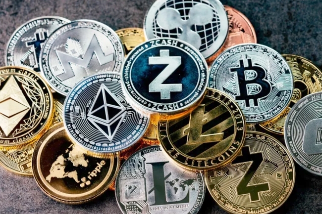 «بتكوين» تنخفض 1% وتتداول فوق 103 آلاف دولار