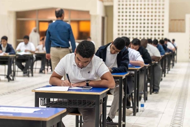 مراجعات وبنوك الأسئلة لدعم الطلبة في الاختبارات