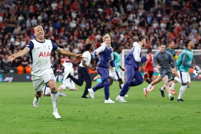 توتنهام يقهر مان يونايتد ويتوج ببطولة الدوري الأوروبي
