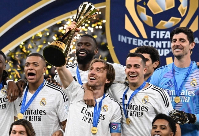 مودريتش يودّع ريال مدريد بعد رحلة حافلة بالألقاب