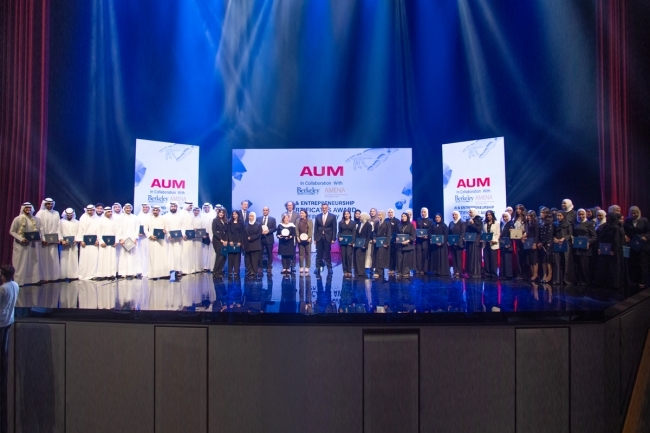 AUM تحتفل بتوزيع شهادات برنامج الذكاء الاصطناعي وريادة الأعمال من جامعة كاليفورنيا