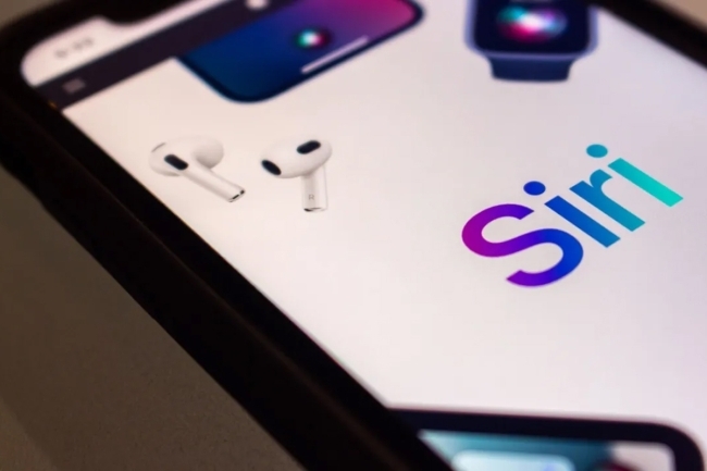 كيف تُحسن من أداء خاصية «Siri» في أجهزة «Apple»؟