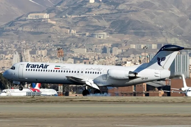 إيران تعيد فتح مجالها الجوي جزئياً