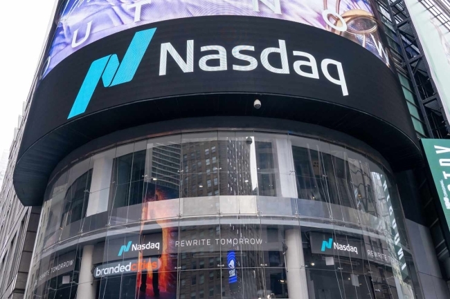 مكاسب أسبوعية لـ «S&P» و«ناسداك» رغم ضغوط «الجمركية»