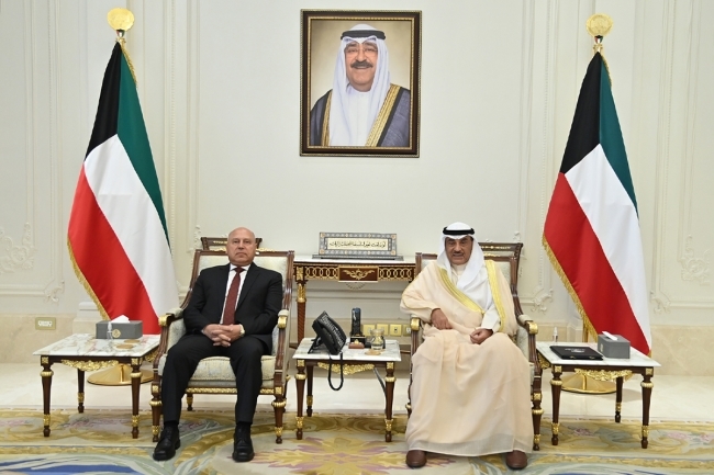 سمو ولي العهد يستقبل وزير النقل والصناعة المصري