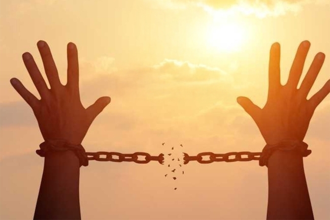 «تحرير» مئات المواطنين الغارمين من مديونياتهم