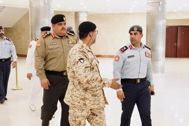 نائب رئيس الأركان تفقد اجراءات تفعيل البصمة البيومترية لمنتسبي الجيش