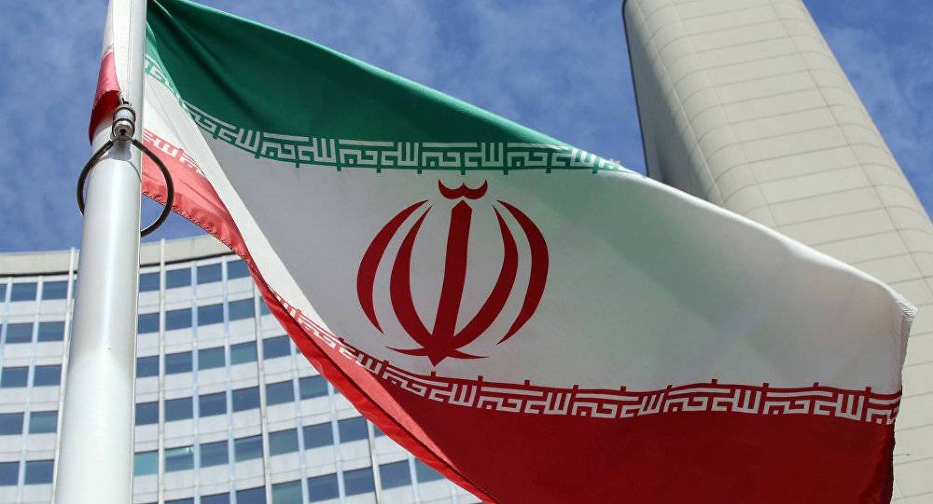 إيران تستنكر 'النزعة العنصرية' لقرار منع السفر الى الولايات المتحدة