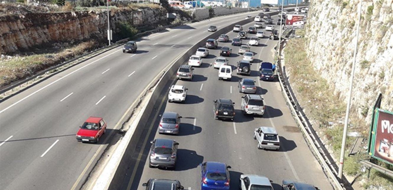 حركة المرور كثيفة على اوتوستراد الجناح باتجاه الاوزاعي وعلى بولفار سن الفيل باتجاه نهر الموت