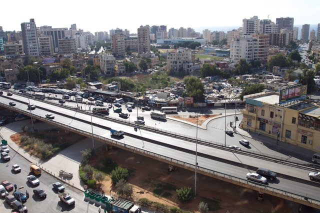 حركة المرور كثيفة على أوتوستراد المدينة الرياضية باتجاه جسر الكولا وصولًا إلى نفق سليم سلام