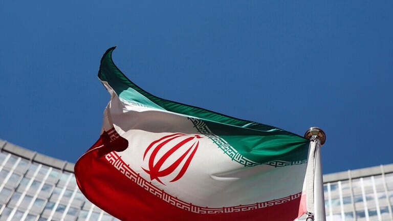 عضو بالبرلمان الإيراني: طهران تدرس بجدية إغلاق مضيق هرمز
