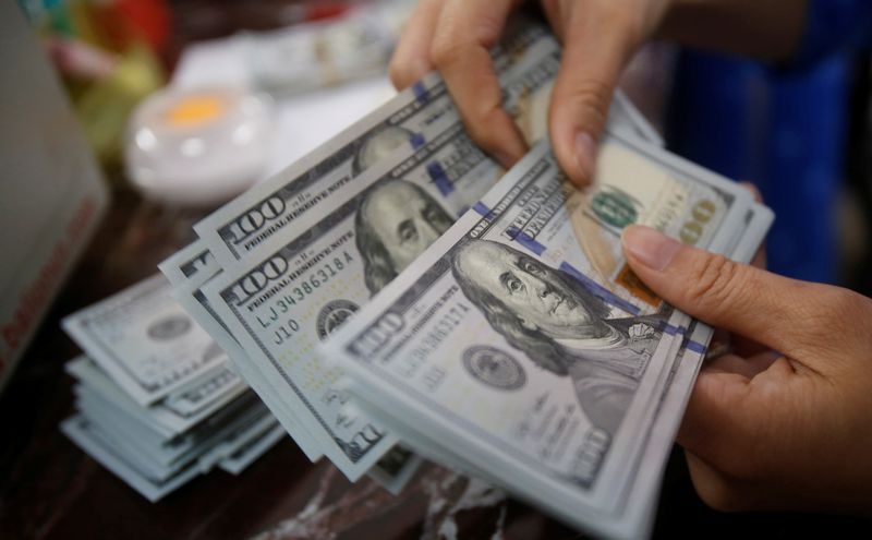 ارتفاع الدولار بعد ايقاف محكمة أميركية رسوم ترامب الجمركية