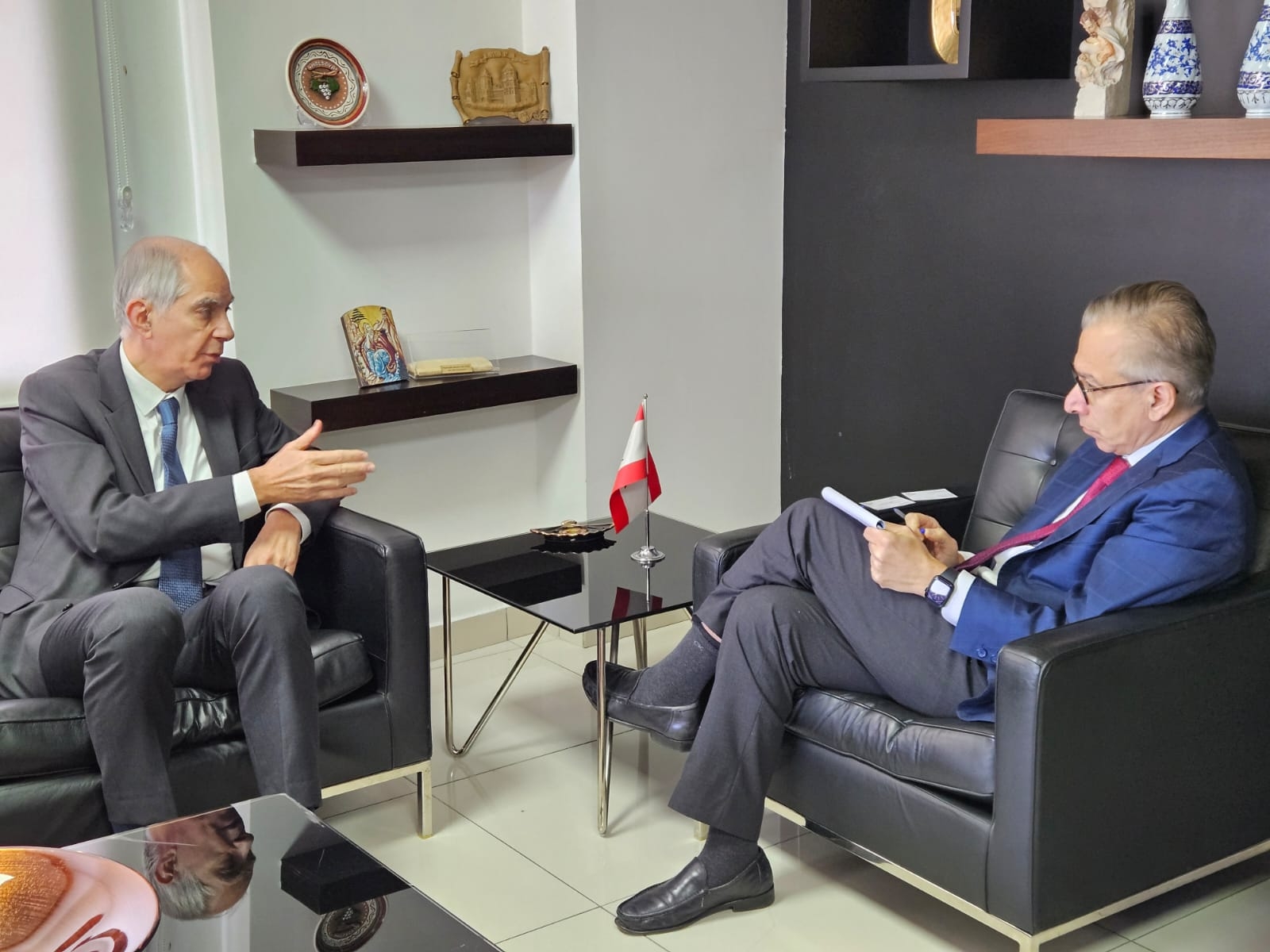 وزير الاقتصاد استقبل السفير الفرنسي
