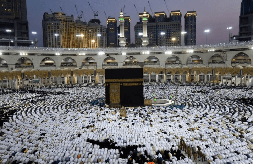 السعودية: رقم مليوني لزوار المسجد الحرام يوم أمس