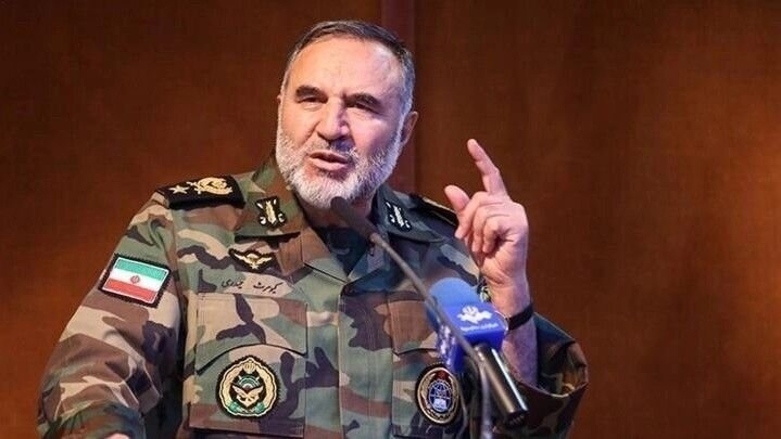 قائد ايراني: أيدينا على الزناد