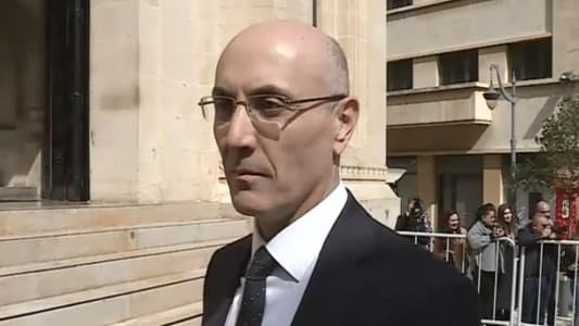 وزير الداخلية احمد الحجار يتفقد في هذه الاثناء عملية فرز الاصوات في ثانوية الحريري الثانية