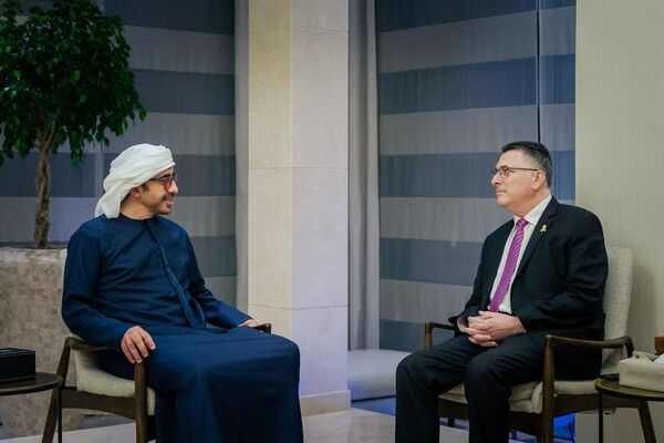 وزير خارجية الإمارات اتفق مع نظيره الإسرائيلي على إدخال مساعدات إماراتية عاجلة الى غزة