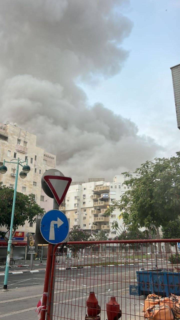 وسائل إعلام إسرائيلية: سقوط صواريخ إيرانية في منطقة النقب