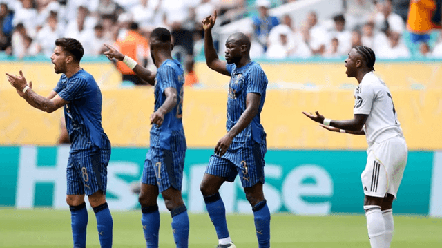 فينيسيوس يتعرض لـ'التوبيخ'.. والسبب الهلال