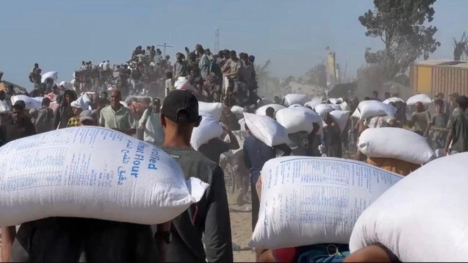 الإمارات تنفذ الإنزال الجوي الـ69 وتدخل 500 طن من المساعدات الغذائية إلى غزة
