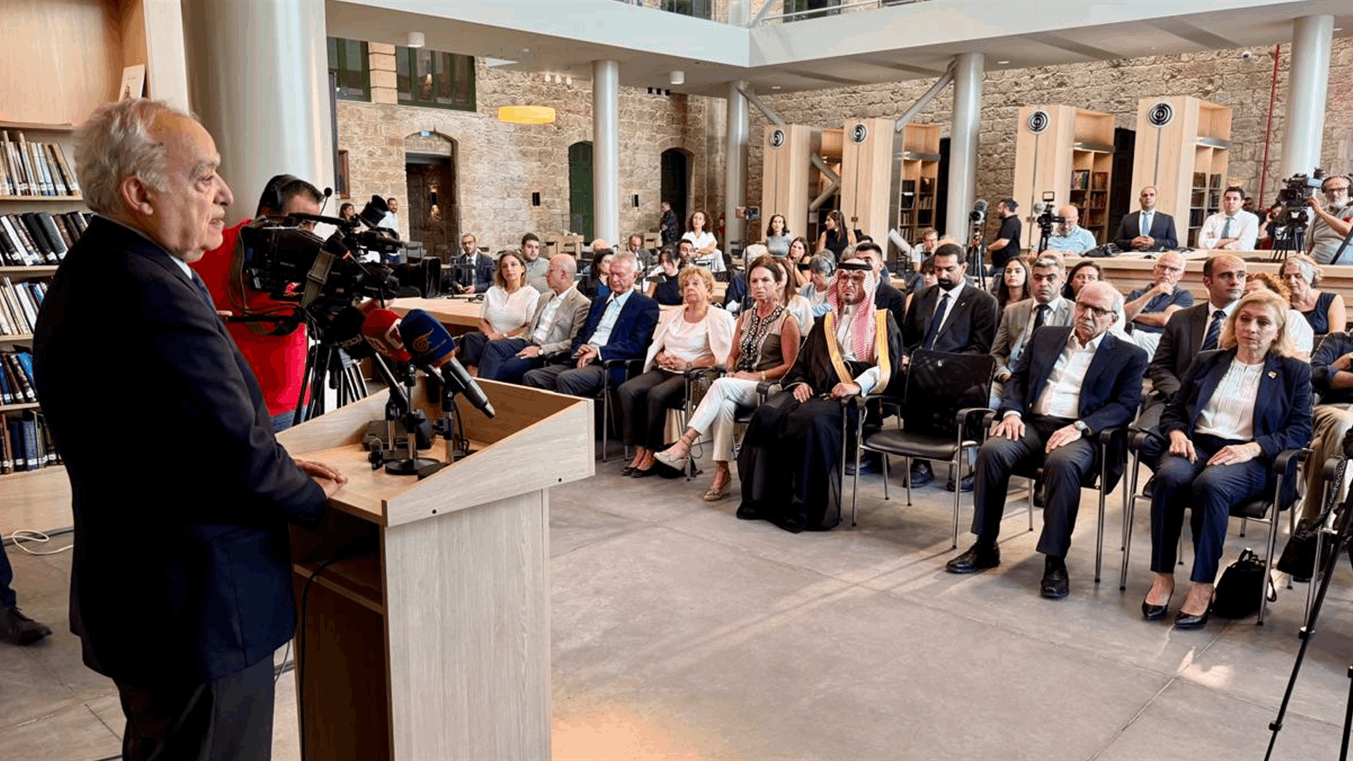 وزير الثقافة يُدرج إهراءات مرفأ بيروت على لائحة الأبنية التاريخية تلبية لطلب أهالي ضحايا انفجار 4 آب