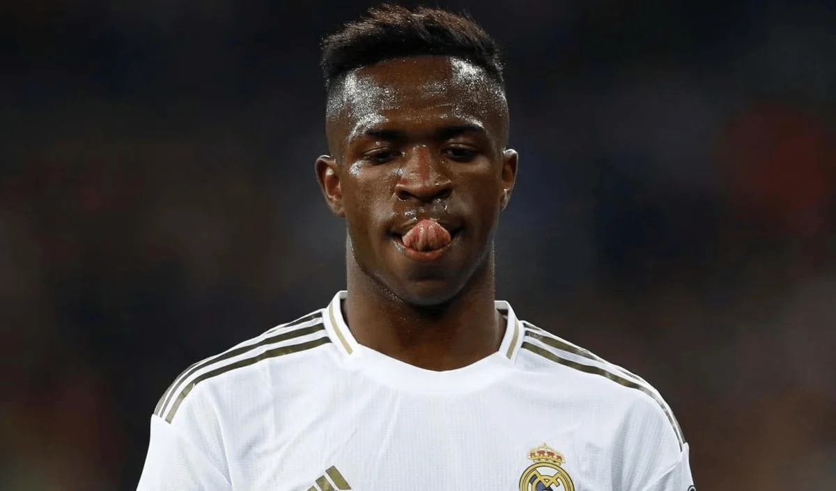 هل فتح ريال مدريد باب الرحيل أمام فينيسيوس؟