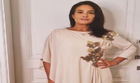 هند صبري تدعم شام الذهبي بعد إعادة فتح عيادتها