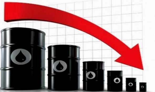 انخفاض أسعار النفط بنسبة 1% مع ارتفاع المخزون الأمريكي