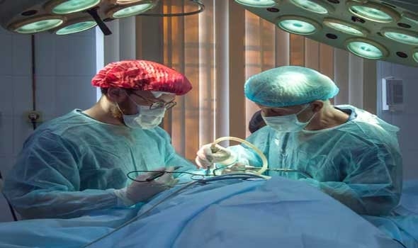 إجراء أول عملية استئصال للبروستات باستخدام الروبوت الجراحي عن بُعد في المغرب