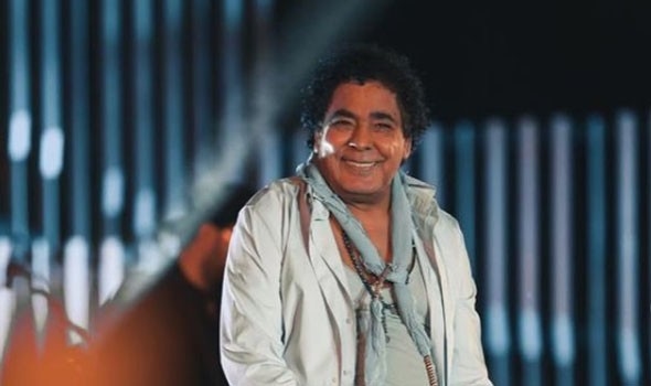 محمد منير يُعبرعن سعادته الغامرة بمنحه وسام ماسبيرو للإبداع