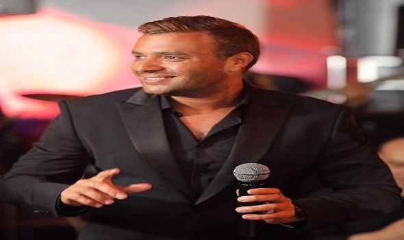 رامي صبري يحيي حفل البطولة العربية للجولف في مدينتي الجمعة