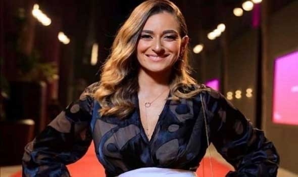 أمينة خليل تكشف سبب بكائها ولجوئها إلى طبيب نفساني