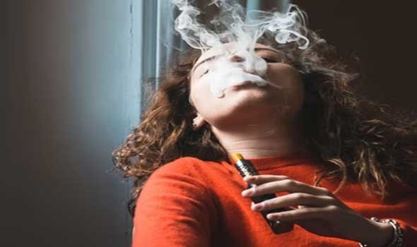 التدخين يضر العين وقد يسبب فقدان البصر