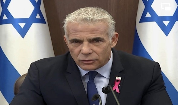 يائير لابيد يعلن دعمه لدعوة عائلات المحتجزين للإضراب يوم الأحد
