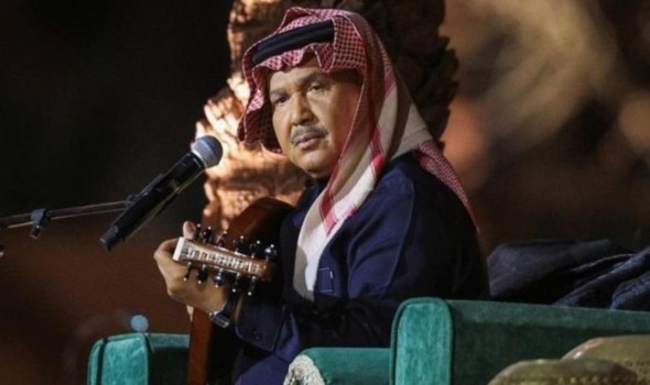 محمد عبده يشدو بباقة من أغنياته وسط تفاعل جمهوره في «ليلة الموسيقار طلال»