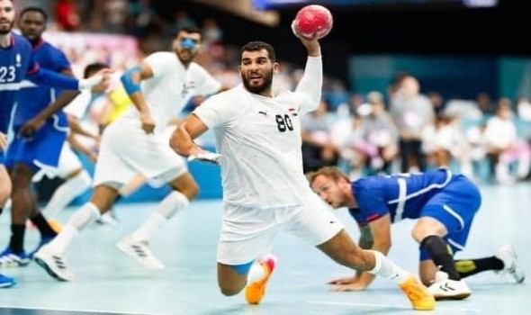 ستيفان مادسن يحتفل بتتويج الأهلي المصري بالسوبر الإفريقي لكرة اليد ويشيد بأداء الفريق
