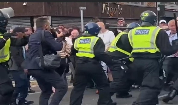 الشرطة البريطانية تعتقل أكثر من 70 محتجاً بعد اقتحام قاعدة عسكرية رفضاً لتصنيف "تحرك من أجل فلسطين" منظمة إرهابية