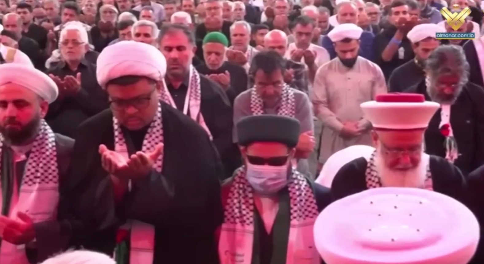 في كربلاء المقدسة.. صلاة وحدة بين المسلمين ورسالة تكاتف مع غزة