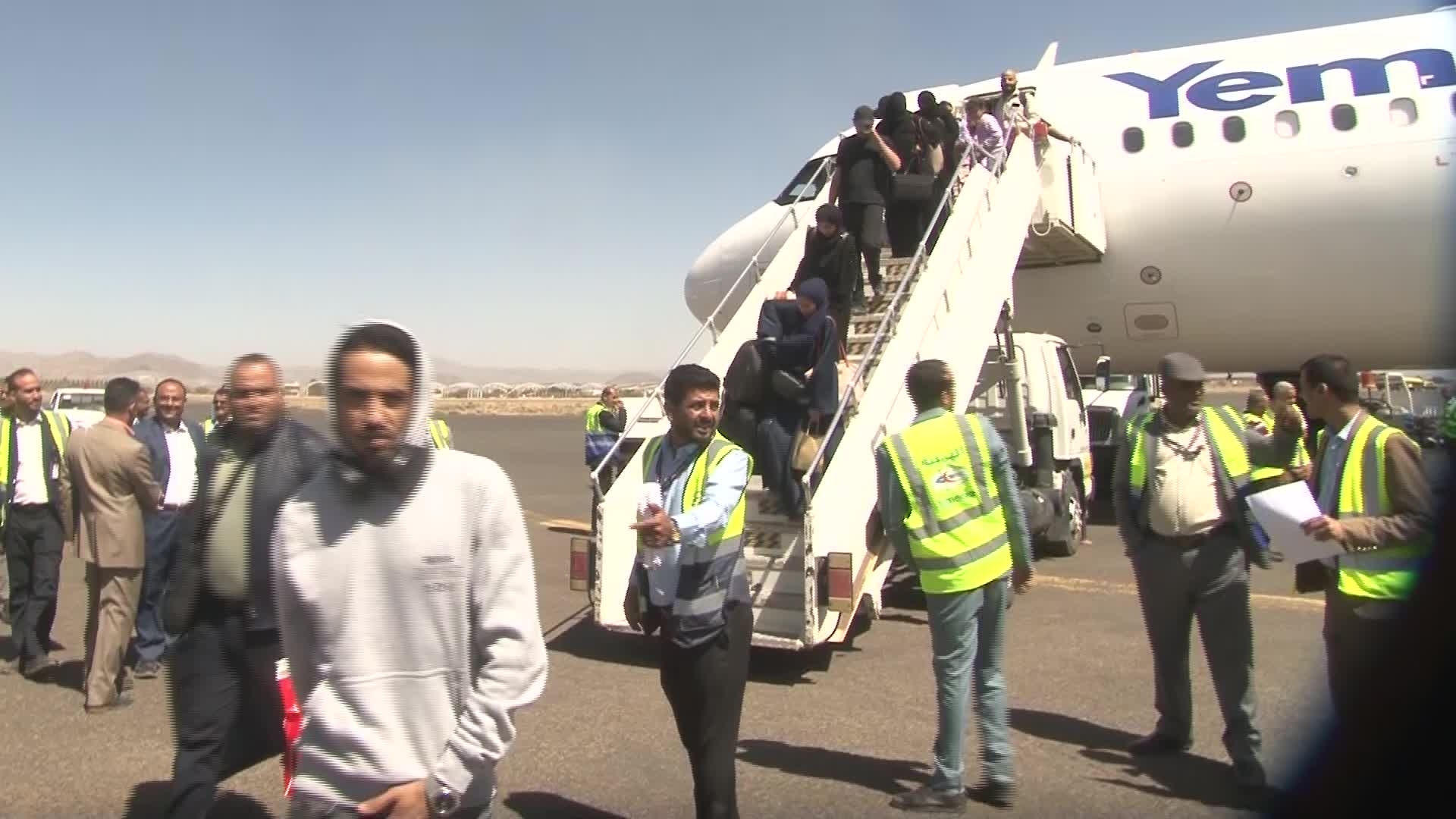 في رسالة ثباتٍ وتحدٍّ للعدوان.. مطار صنعاء يستأنف حركته الطبيعية بكامل طاقته التشغيلية