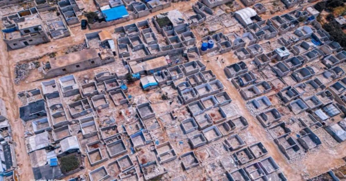 صور جوية تُظهر إخلاء مخيم أطمة من اللاجئين السوريين