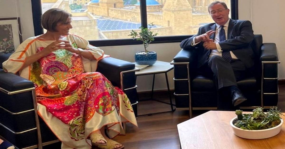 فستان الوزيرة تمارا الزين يفتح سجال "الإتيكيت"