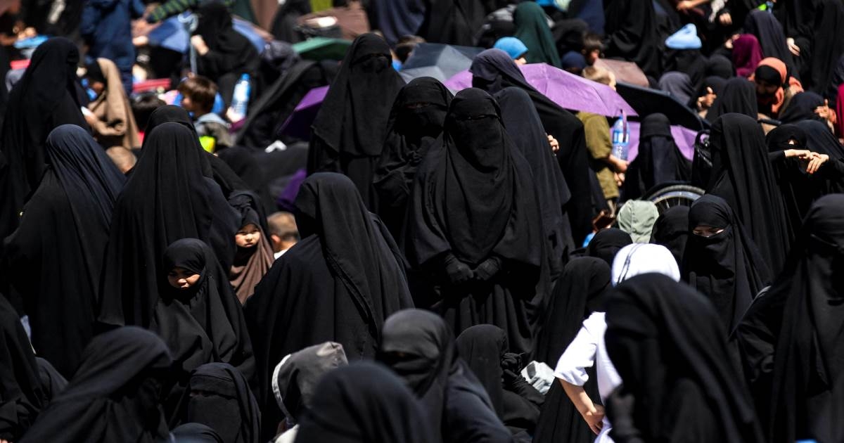عن انتشار ظاهرة ارتداء الحجاب أو النقاب بسوريا الجديدة
