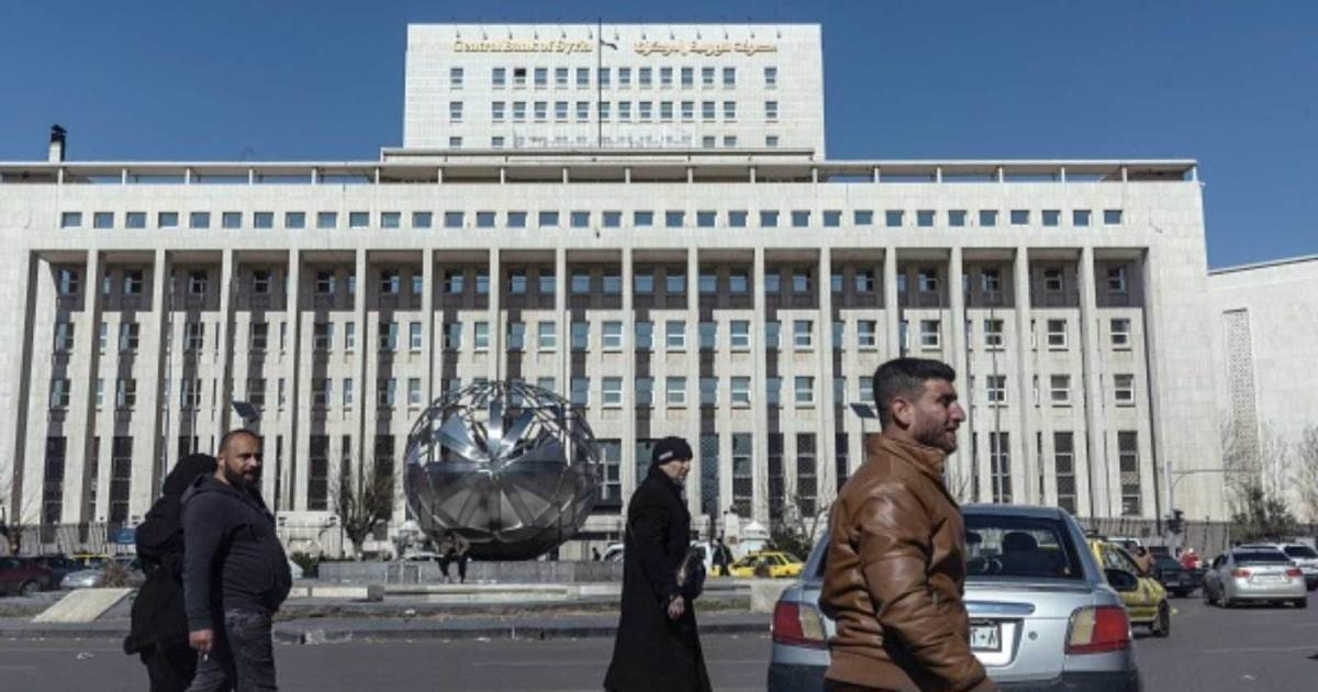 المركزي السوري يرفع قيمة الليرة أمام الدولار
