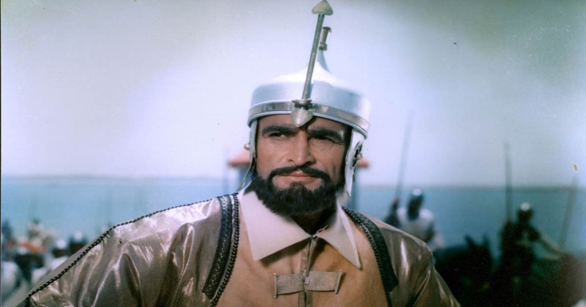 كان رفيق سلاح عبدالناصر والسادات...أحمد مظهر السياسي