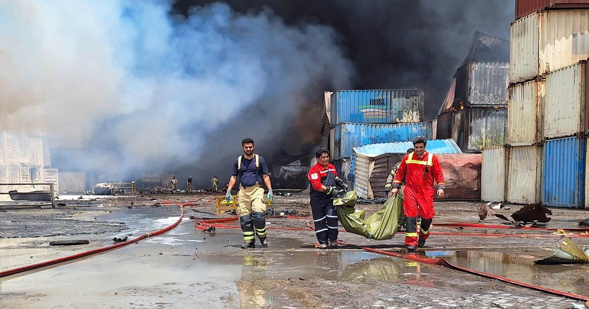 انفجار ضخم بميناء بندر عباس يفضح شحنات صاروخية صينية