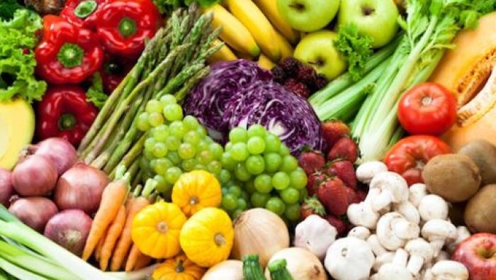 مصادرة أكثر من 4 أطنان خضروات وفواكه في جدة