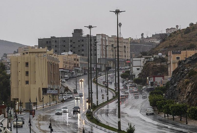 أمطار غزيرة على منطقة الباحة حتى المساء