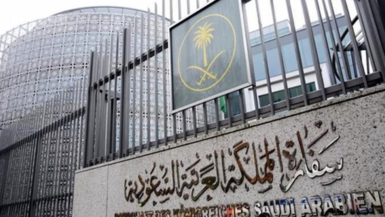 سفارة السعودية لدى بريطانيا تتابع واقعة وفاة الطالب السعودي وتنسيق لنقل الجثمان إلى المملكة
