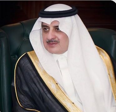 فهد بن سلطان يواسي الشيخ جزاع بن كريم في وفاة أخيه